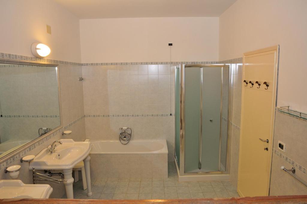 Hotel Tirreno Форте дей Марми Стая снимка
