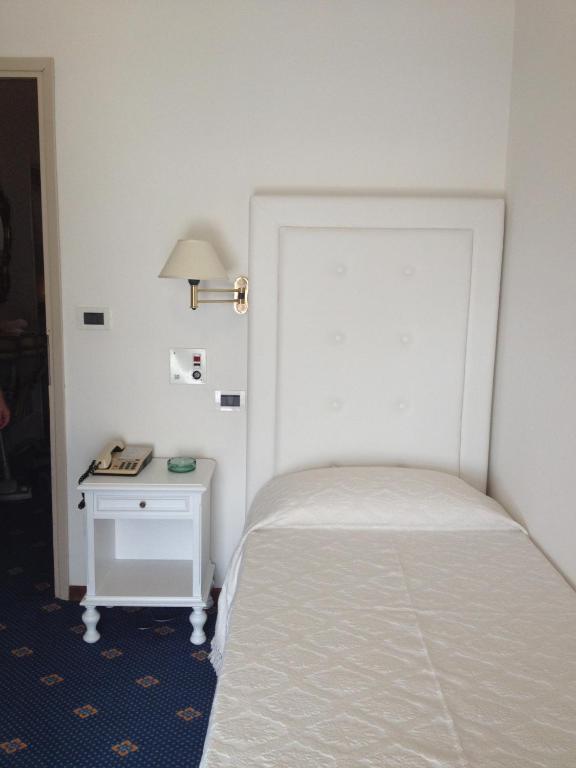 Hotel Tirreno Форте дей Марми Стая снимка