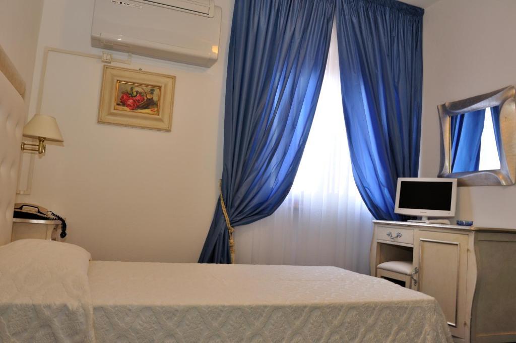 Hotel Tirreno Форте дей Марми Екстериор снимка