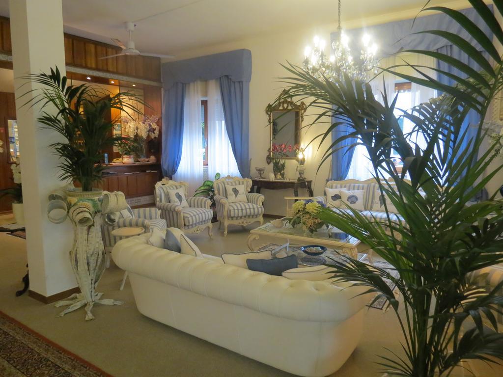 Hotel Tirreno Форте дей Марми Екстериор снимка