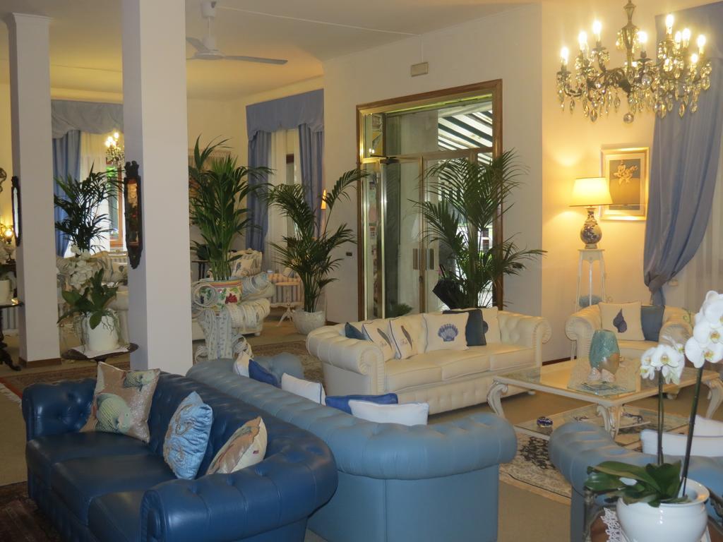 Hotel Tirreno Форте дей Марми Екстериор снимка