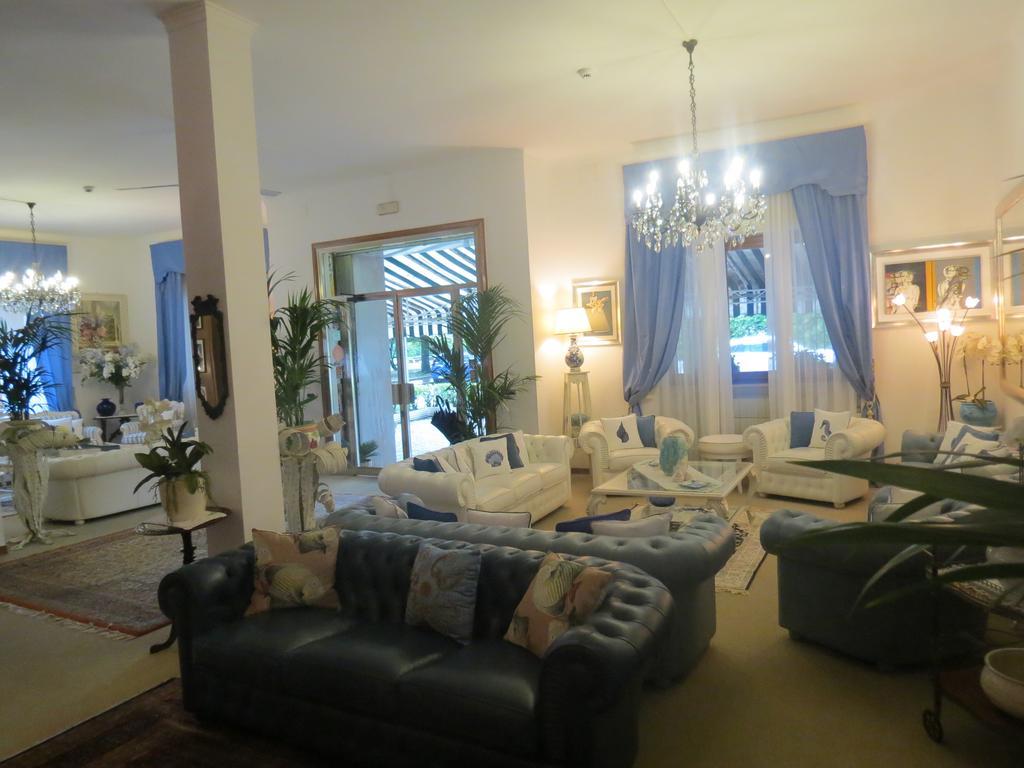 Hotel Tirreno Форте дей Марми Екстериор снимка