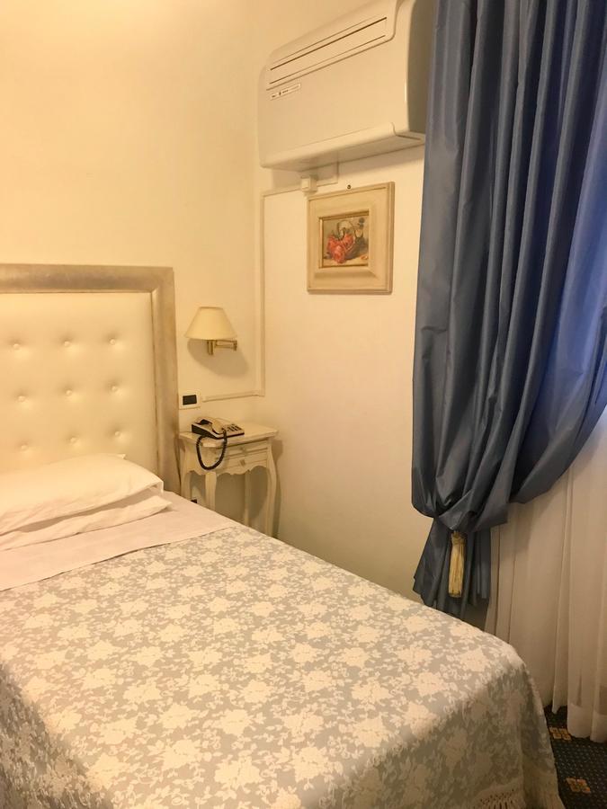 Hotel Tirreno Форте дей Марми Екстериор снимка