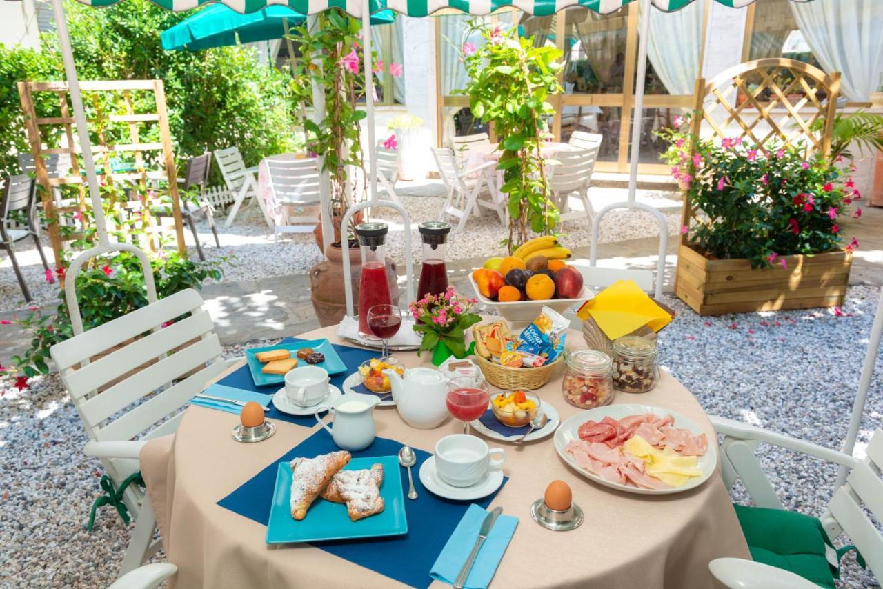 Hotel Tirreno Форте дей Марми Екстериор снимка